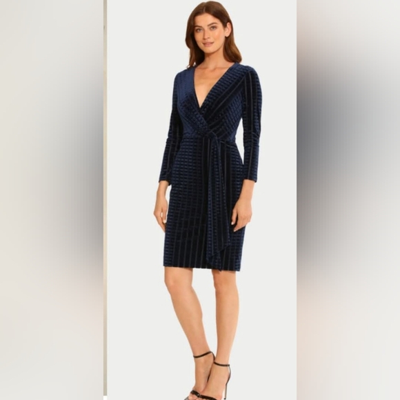 Maggy London Lysandra Velvet Dress Navy Size 4 (NWT) - Picture 1 of 7